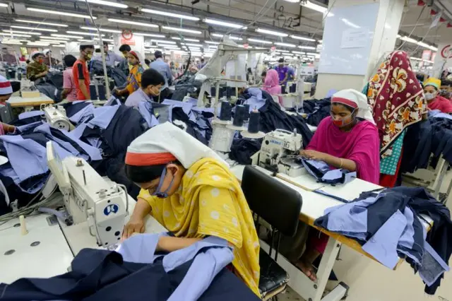 বাংলাদেশের পোশাক শিল্পের জন্য পাকিস্তান গুরুত্বপূর্ণ কাঁচামালের উৎস।