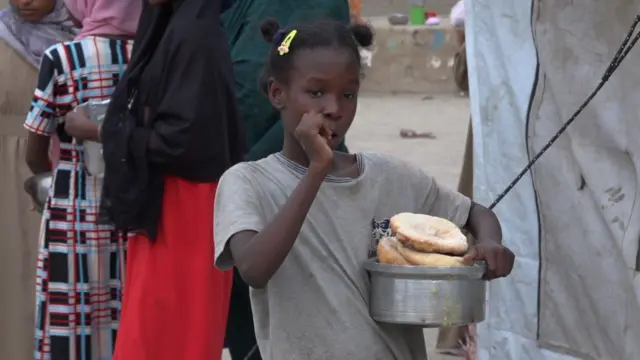 Pikin hold plate of food