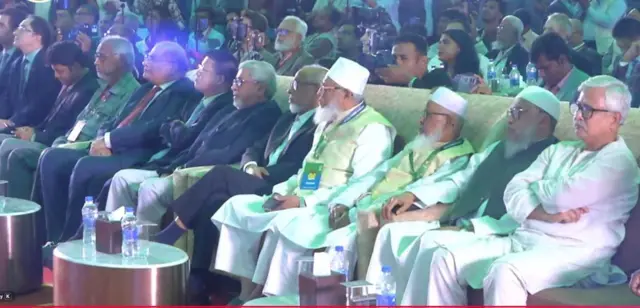 অনুষ্ঠানে বিভিন্ন রাজনৈতিক দলের নেতা, শিক্ষাবিদ ও বিদেশি কূটনীতিকরা উপস্থিত ছিলেন