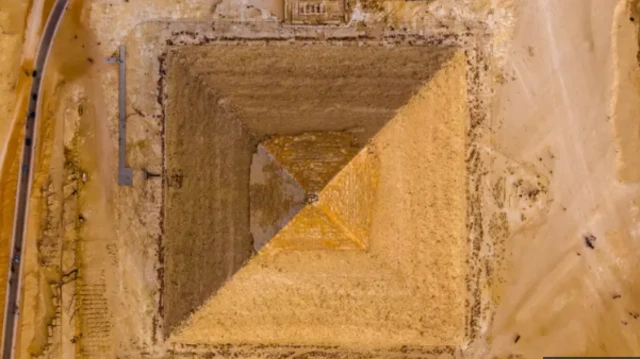 Hoton dalar Sarki Khafre na daula ta huɗu wanda ya yi zamani daga 2437-2414 kafin haihuwar Annabi Isa (AS)