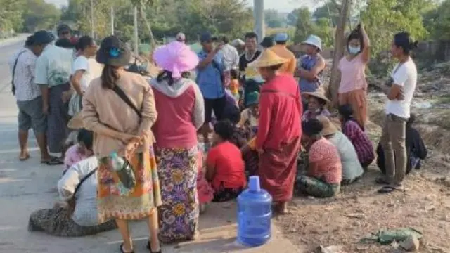 စစ်အာဏာသိမ်း၊ အိမ်ဖျက်ခံ၊ မင်္ဂလာဒုံ၊ တောင်းဆို