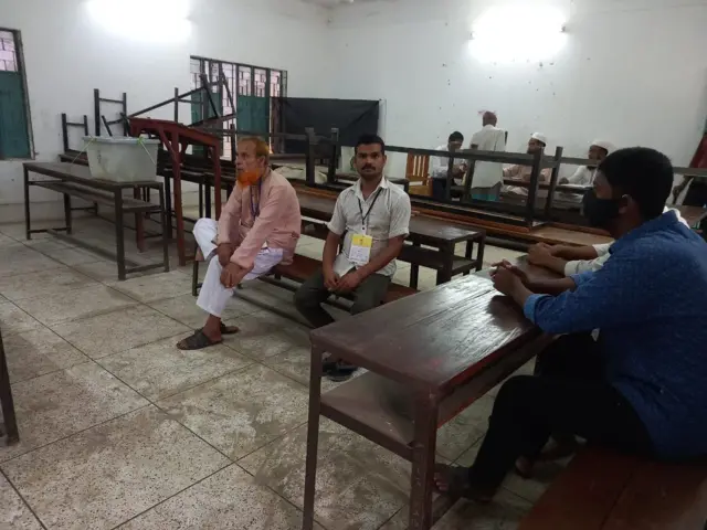 উপজেলা নির্বাচনে ভোটারদের জন্য নির্বাচন কর্মকর্তাদের অপেক্ষা