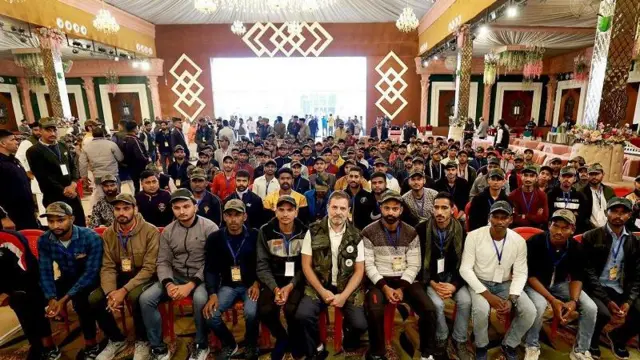 तीन मार्च को ग्वालियर में पूर्व सैनिकों से राहुल गांधी ने मुलाकात की.