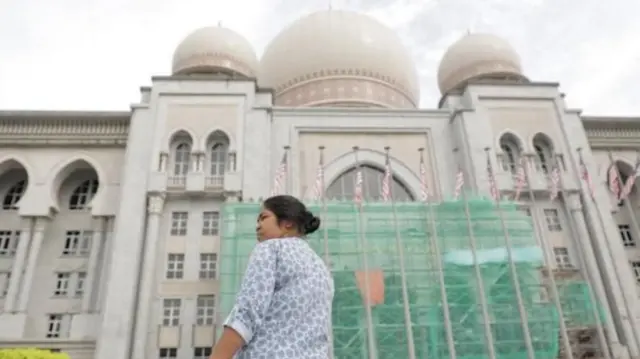 Meriance Kabu merupakan warga Nusa Tenggara Timur yang diberangkatka ke Malaysia untuk menjadi pekerja migran. 