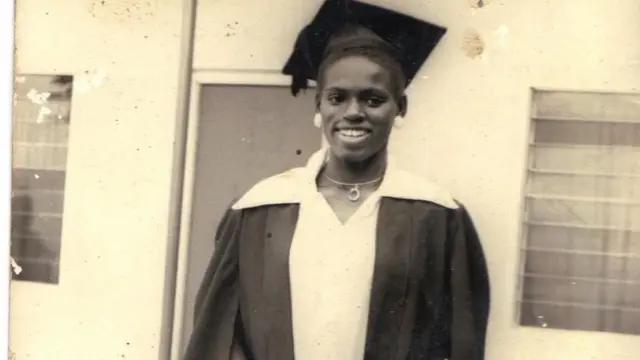 ډیم ایجوما په ۱۶ کلنۍ کې، د نایجېریا په بینین پوهنتون کې.