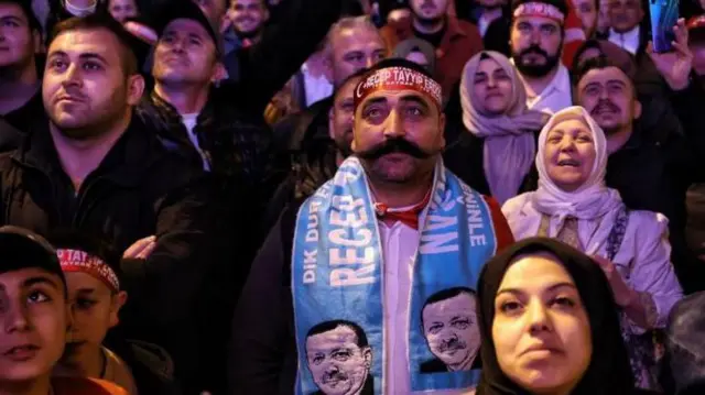 তুর্কি প্রেসিডেন্টের ওপর তার সমর্থকদরে অনেক আশা-ভরসা