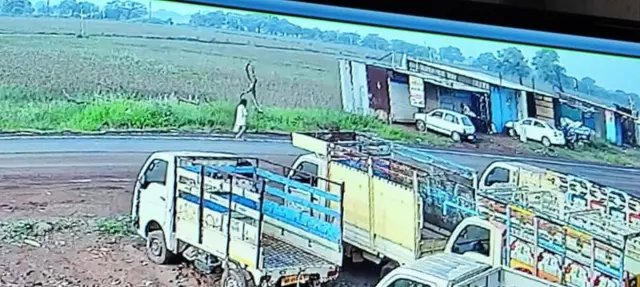 மத்தியப் பிரதேசத்தில் சிறுமி பாலியல் வன்கொடுமை: இரண்டரை மணி நேரமாக உதவிக்கு அலைந்த கொடுமை