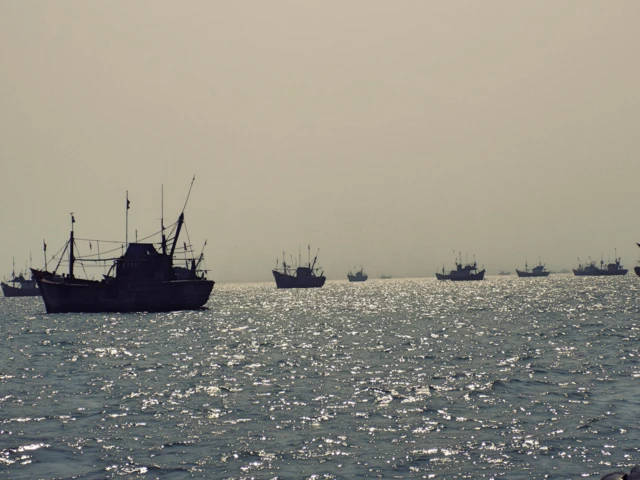 દરિયામાં જહાજ