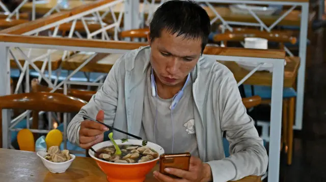 መግቢ ኣቕሪብኩም ሞባይል ኣይትጠቐሙ