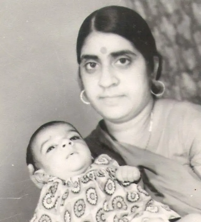 सौरभ कालिया आईच्या कुशीत
