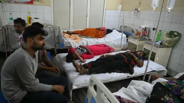 సత్సంగ్‌లో గాయపడిన వారికి ఆస్పత్రిలో వైద్య చికిత్స