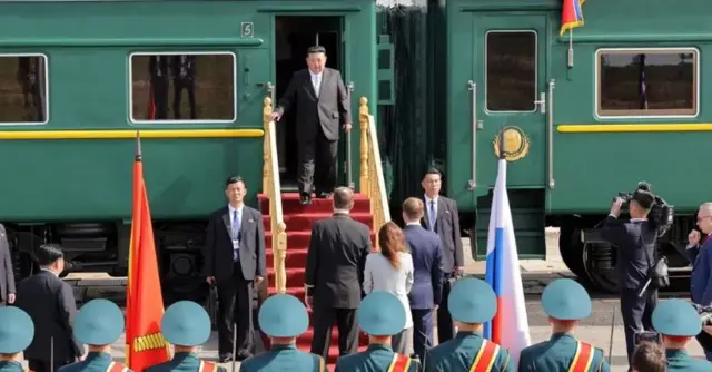 अपनी लक्ज़री ट्रेन से 40 घंटे की यात्रा के बाद बीते मंगलवार को रूस पहुंचे किम.