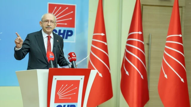 Kemal Kılıçdaroğlu CHP kürsüsünde konuşma yapıyor