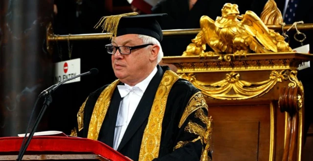 चांसलर क्रिस्टोफर फ्रांसिस पैटन 2003 से इस पद पर हैं