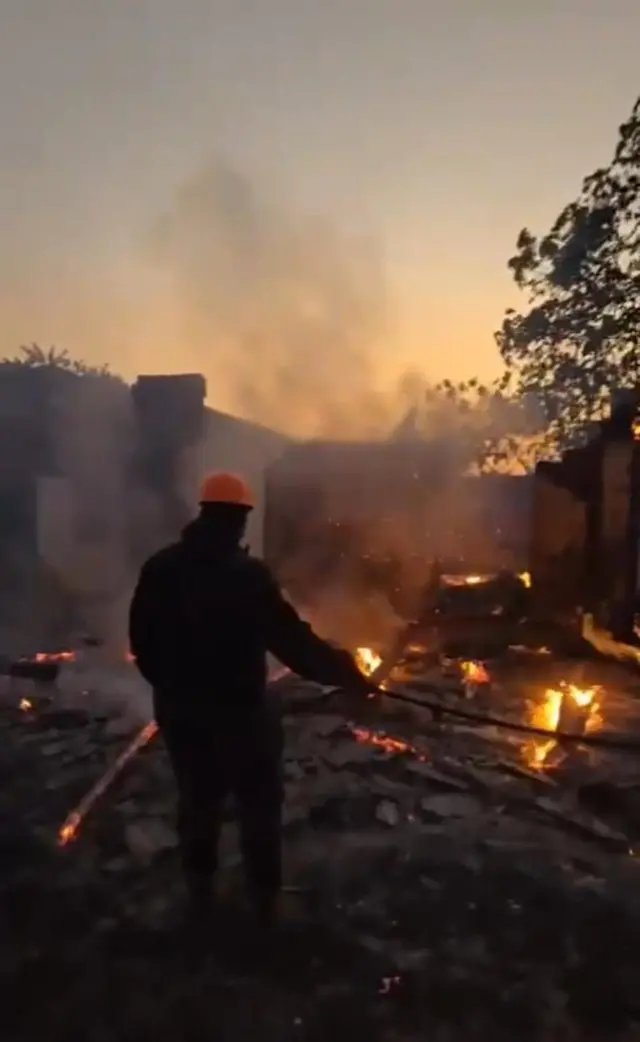 अचानक आलेल्या या वणव्यामुळे ग्रामस्थांवर मोठं संकट ओढवलं आहे.