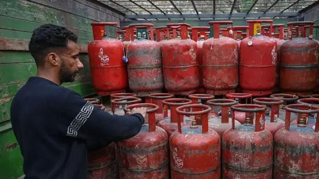 রান্নার গ্যাস সিলিন্ডার-প্রতীকী ছবি। 