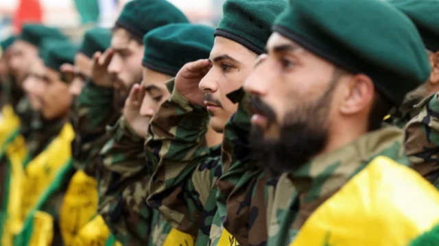 பேஜர் தாக்குதலில் உயிரிழந்தோருக்கு அஞ்சலி செலுத்தும் ஹெஸ்பொலா அமைப்பினர்