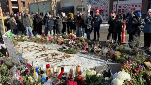 কয়েক সপ্তাহের মধ্যে দ্বিতীয়বারের মতো এ ধরনের শোক প্রকাশ ও শ্রদ্ধা জানাচ্ছে মিনিয়াপোলিস