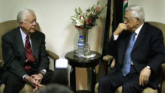 جیمی کارتر بعد از ریاست جمهوری خود هم برای صلح در خاورمیانه تلاش زیادی کرد. محمود عباس، رئیس تشکیلات فلسطینی و رئيس جمهوری سابق آمریکا