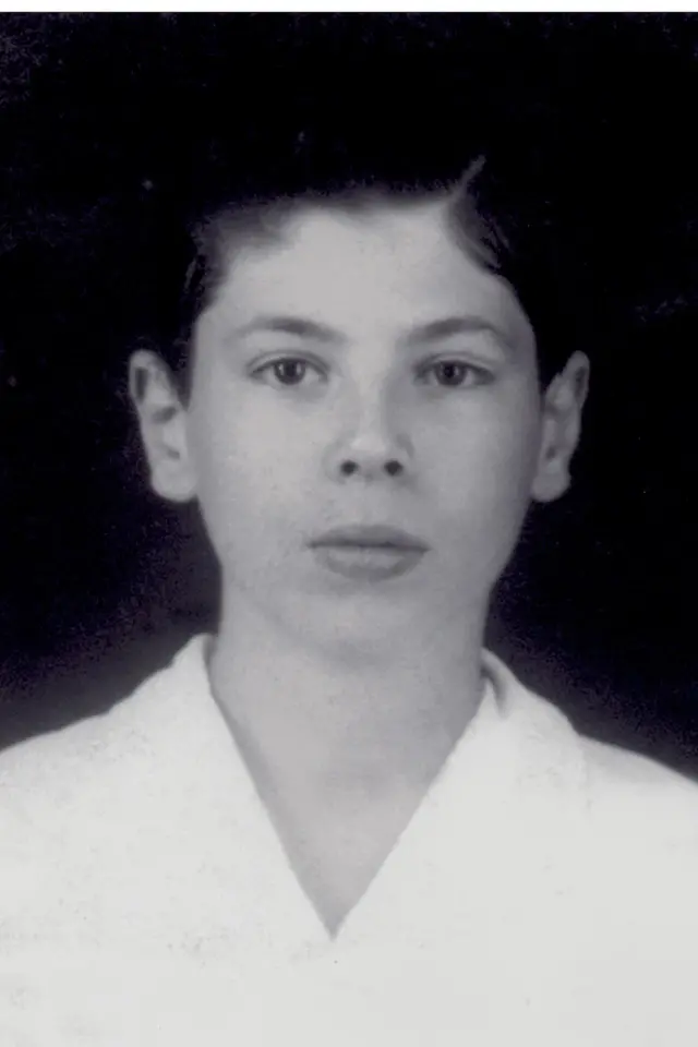 O menino Silvio Santos em 1942