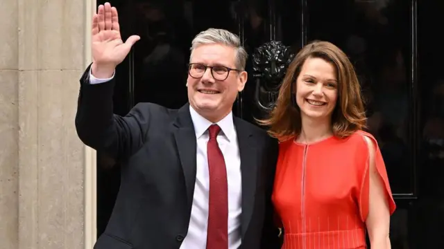 Sir Keir Starmer na nwunye ya Victoria n'ihu 10 Downing Street