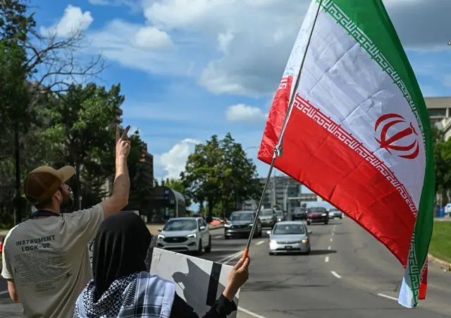 خیابان تهران. پرچم ایران