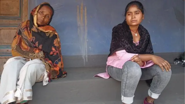 रेबिकाची आई आणि बहीण 