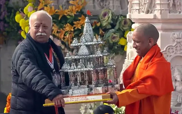 मोहन भागवत और योगी आदित्यनाथ