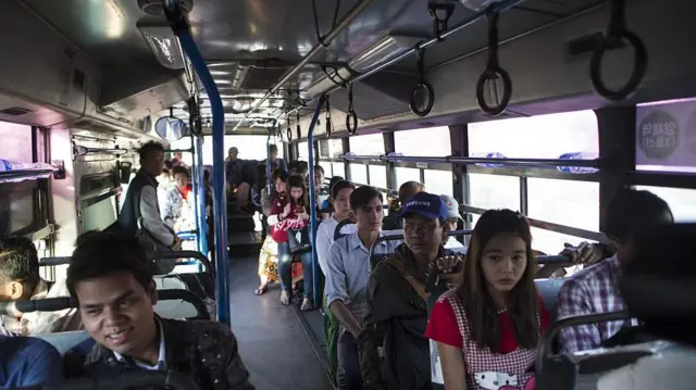 ၂၀၁၇ ခုနှစ်တုန်းက YBS စီးနင်းသူတွေ 