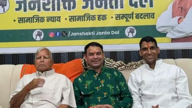 तेजप्रताप यादव और लालू यादव के साथ मोतीलाल राय