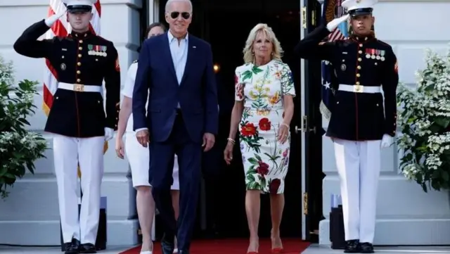 جو بایدن رئیس جمهور ایالات متحده و همسر جیل بایدن در مراسم سالروز استقلال آمریکا در چهارم ژوئیه در کاخ سفید