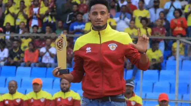 ሮቤል ኣብ ልዕሊ ክለብ ሰበታ ዘመዝገባ ሸቶ ናይ ዓመት ምሉእ ዝበለጸት ሸቶ ስለዝተብሃለት ዋንጫ ክሽለም ክኢሉ'ዩ