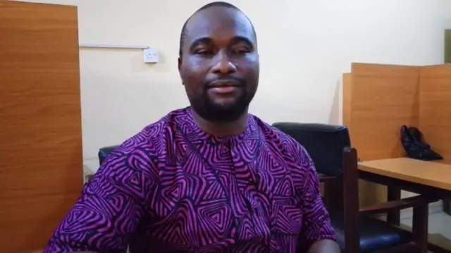 Dọkịnta Nnamdi Anikpo na-arụ ọrụ n'ụlọọgwụ Alex Ekwueme Federal Teaching Hospital Ebonyi steeti