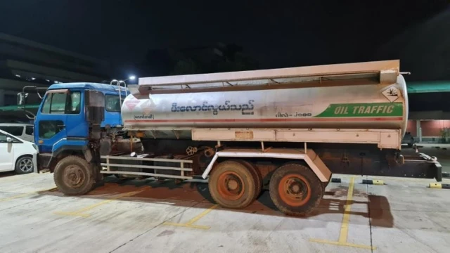 ဆီဘောက်ဆာအတွင်း ရိုဟင်ဂျာတွေကို သယ်ဆောင်လာပြီး စစ်ဆေးရေးဂိတ်အနီး ဆီဘောက်ဆာအဖုံးကို ပိတ်ပြီးမောင်းခဲ့ပြီး ပြန်ဖွင့်စဥ်မှာ သေဆုံးခဲ့တာဖြစ်တယ်လို့ပြော