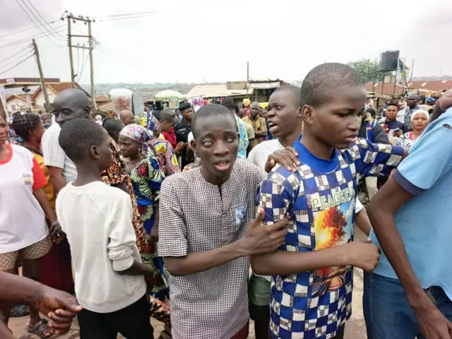 Awọn akẹkọọ naa to ni ipenija oju lasiko iwọde wọn niluu Ibadan