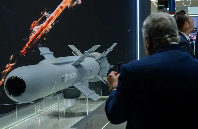 نمایشگاه دوحه و نمایش یک نوع موشک