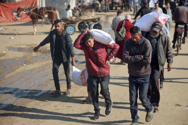 Palestinos carregam doaçõescomo criar aposta na estrela betcampocomo criar aposta na estrela betrefugiados