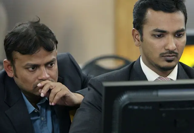 Qanday qilib tortmasdan cuma qilish kerak Eshakdagi yapon qizlari