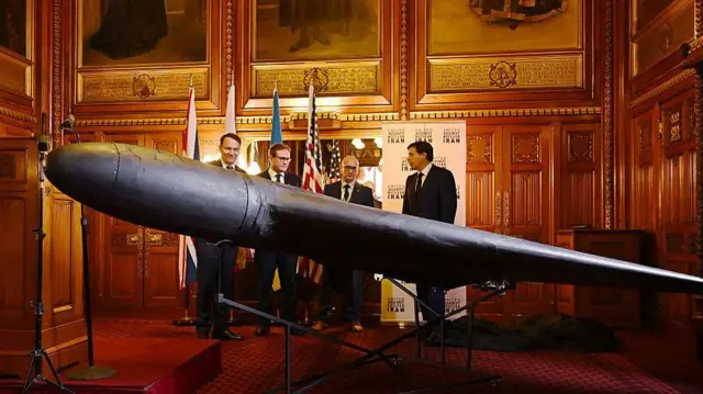 İran yapımı saldırı drone'u Londra'daki Parlamento Binası'nda gösteriliyor