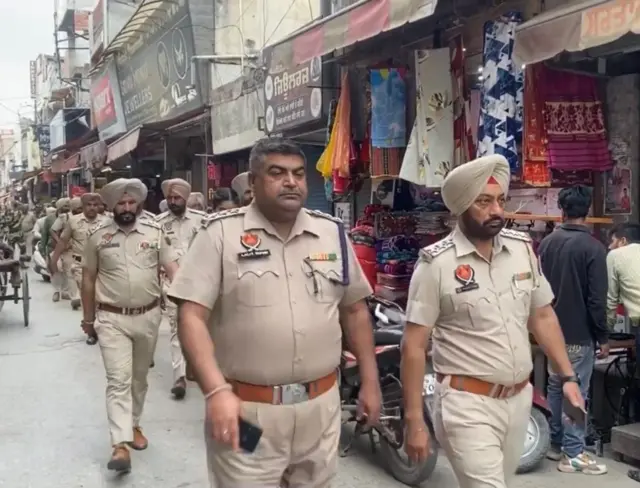 ਬਟਾਲਾ ਵਿੱਚ ਪੁਲਿਸ ਮੁਲਾਜ਼ਮਾਂ ਵੱਲੋਂ ਫਲੈਗ ਮਾਰਚ ਕੀਤਾ ਗਿਆ