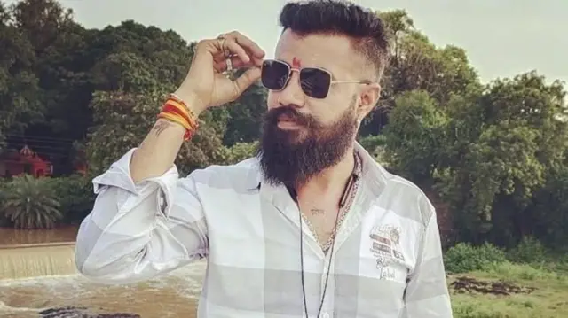 प्रियकराच्या मदतीनं दरोड्याचा बनाव रचून पत्नीनं केली पतीची हत्या, पोलिसांनी असा लावला छडा