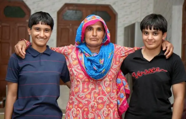 विनेशची आई प्रेम लता