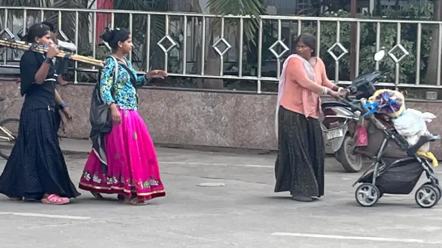 मीरा राजस्थान के एक आदिवासी समुदाय से हैं