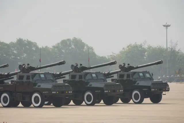 ပြီးခဲ့တဲ့ လေးနှစ်အတွင်း ကာကွယ်ရေးအသုံးစရိတ်ထက်ပိုသုံးတဲ့ ဝန်ကြီးဋ္ဌာနဟာ နိုင်ငံ့ဝန်ထမ်းတွေကို လစာပေးချေရတဲ့ ဘဏ္ဍာရေးဝန်ကြီးဋ္ဌာနတစ်ခု ပဲ ရှိနေခဲ့တာပါ။