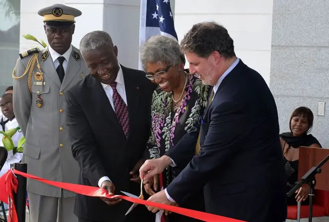 Inauguration de la nouvelle ambassade américaine à Libreville, le 6 décembre 2012.