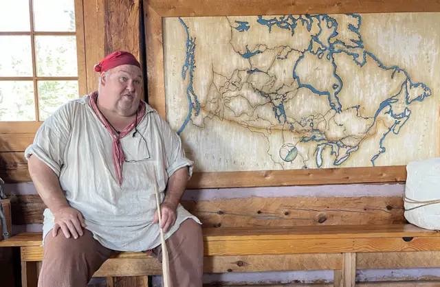 Karl Kloster ɗan asalin ƙabilar Ojibwe shi ma ƙwararren mai haɗa kwale-kwale ne