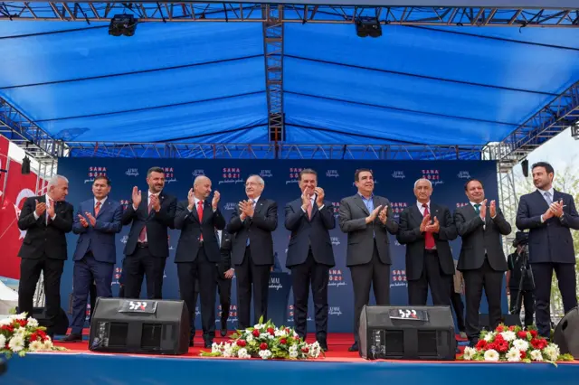 Bakanlarla selamladı