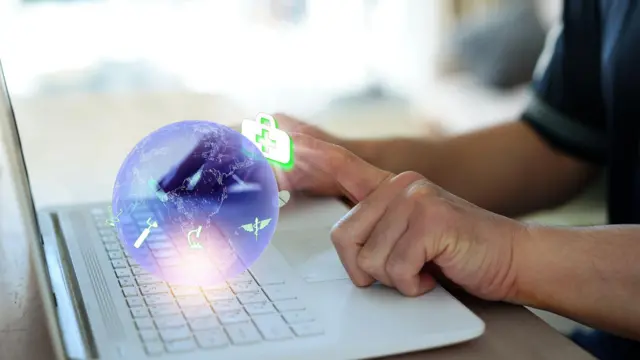 सोशल मीडियावरील माहितीचा उपयोग