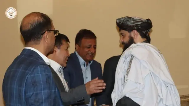 Mullah Yacquub Mujaahid ayaa sidoo kale la kulmay qaar ka mid ah muwaadiniinta Afgaanistaan ​​ee ku nool magaalada Moscow.
