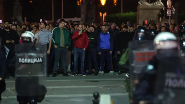 SNS pristalice u Ćacilendu, ćaci, skup ispred Narodne skupštine